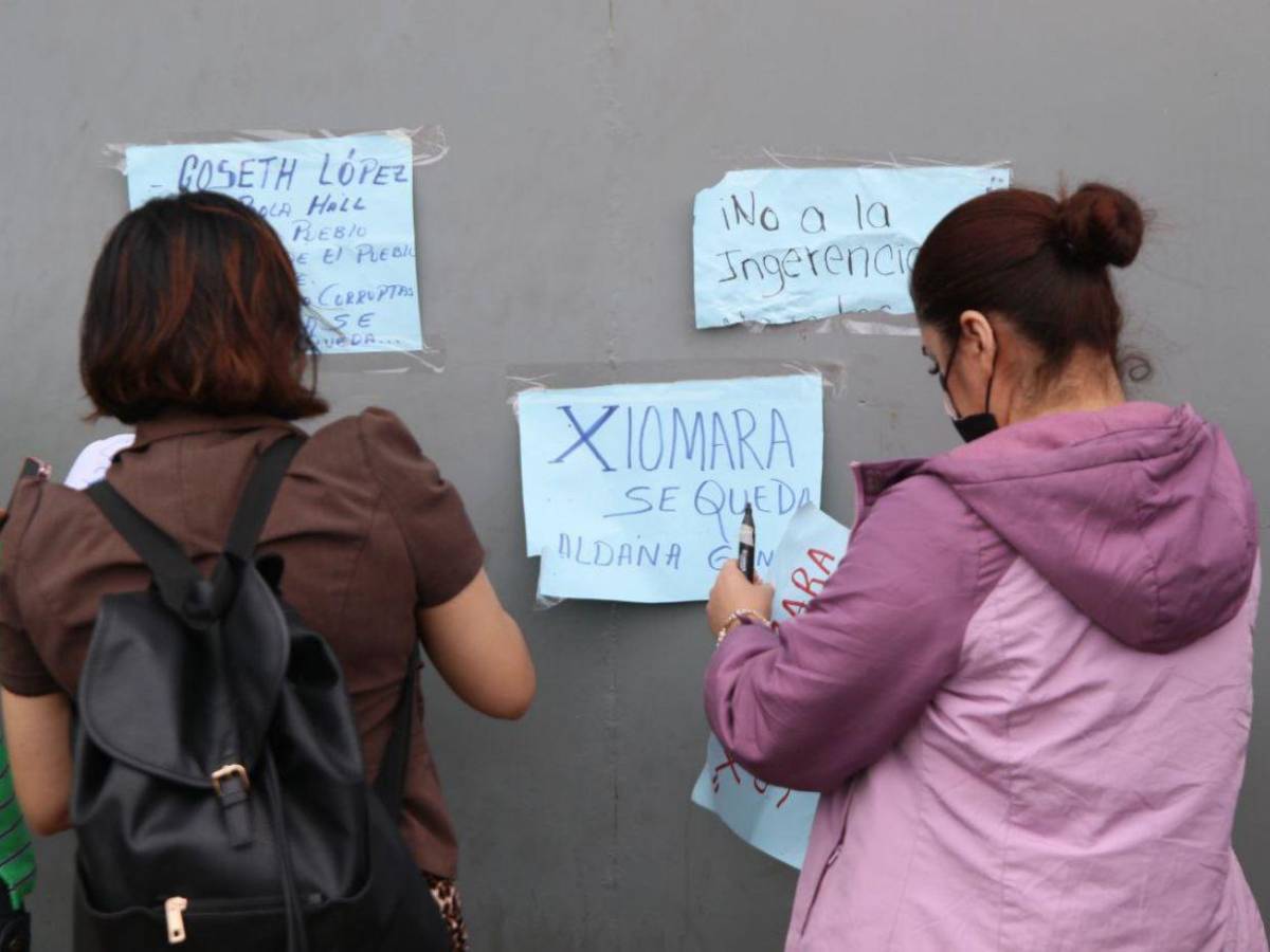 Colectivos de Libre mantienen presencia frente a Infop pese a desalojo de la Policía Nacional