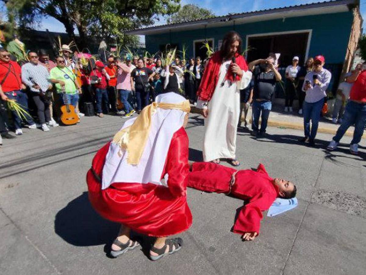 Bendito el que viene en nombre del Señor, así celebró Domingo de Ramos la iglesia El Calvario de Villa Adela Bendito el que viene en nombre del Señor, así celebró Domingo de Ramos la iglesia El Calvario de Villa Adela