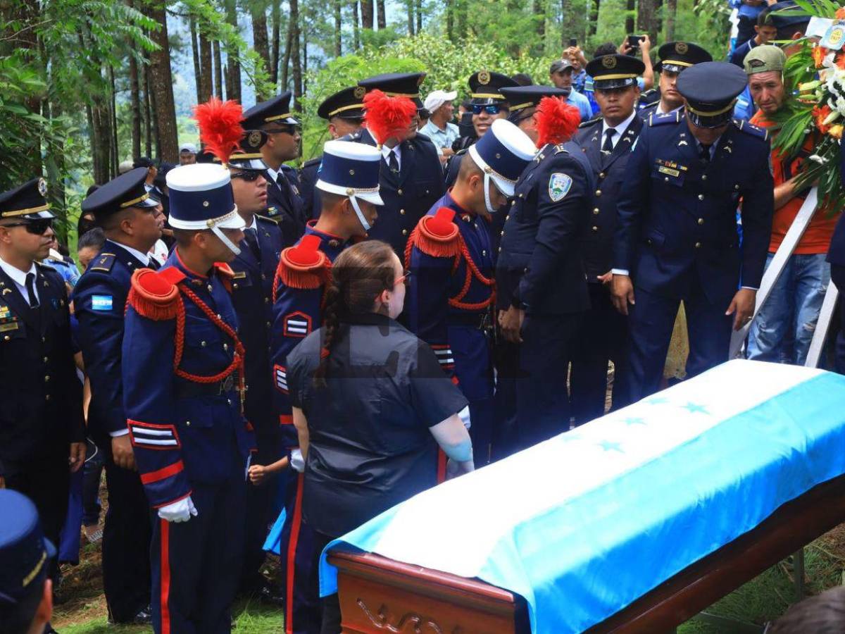 Compañeros de inspector Kevin Pérez lo despiden entre llanto y homenajes