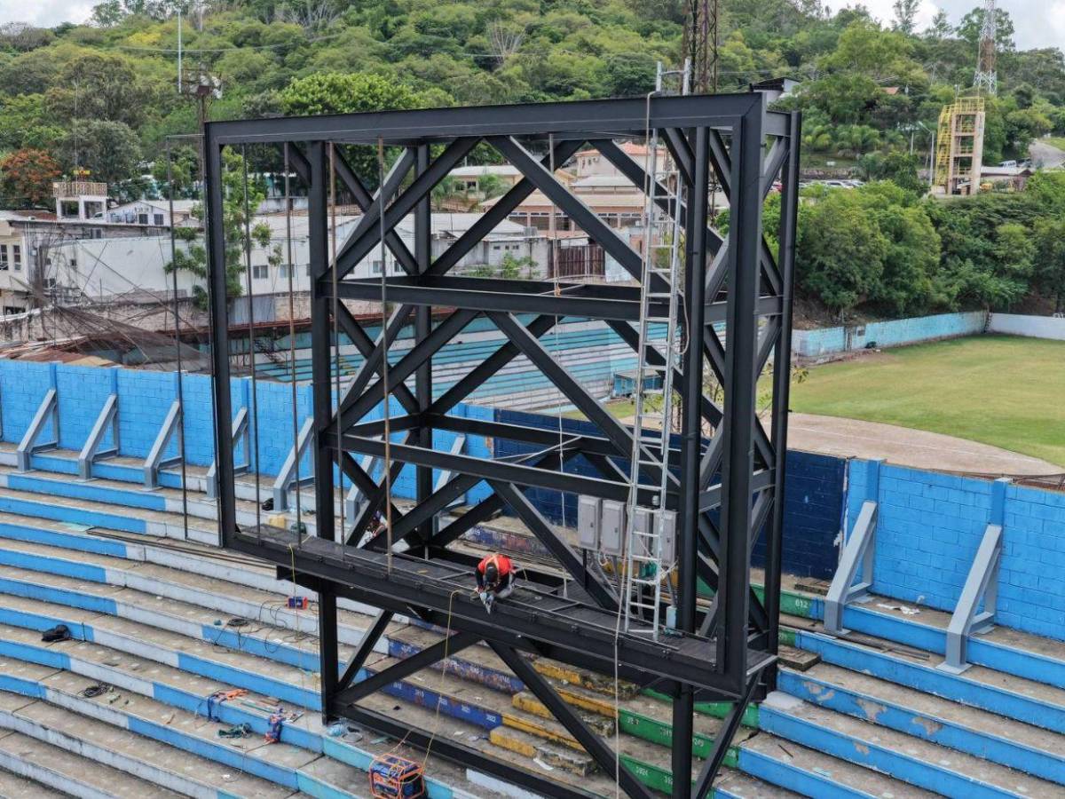 Así está quedando el Estadio Nacional de Tegucigalpa con las nuevas luces y pantalla gigante