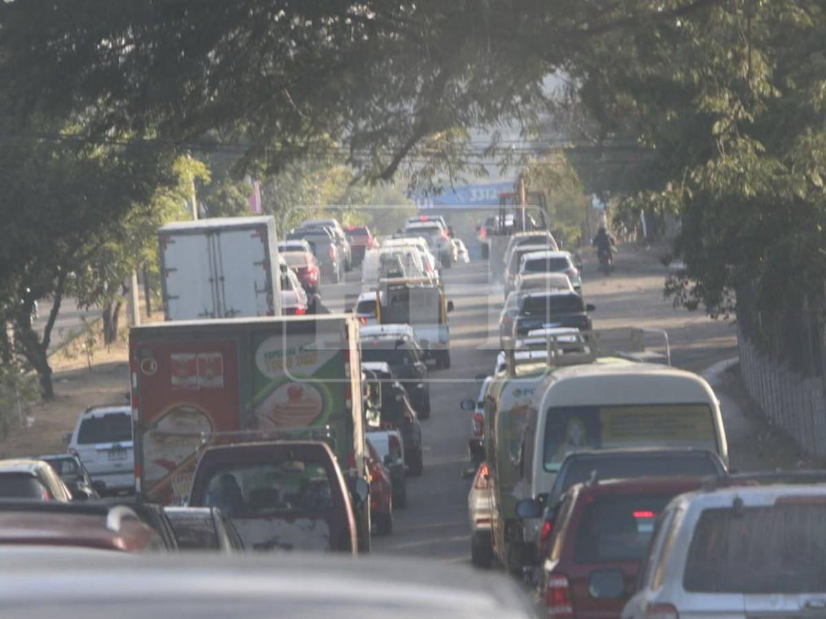 Largas filas en el Distrito Central: el dolor de cabeza de todas las mañanas
