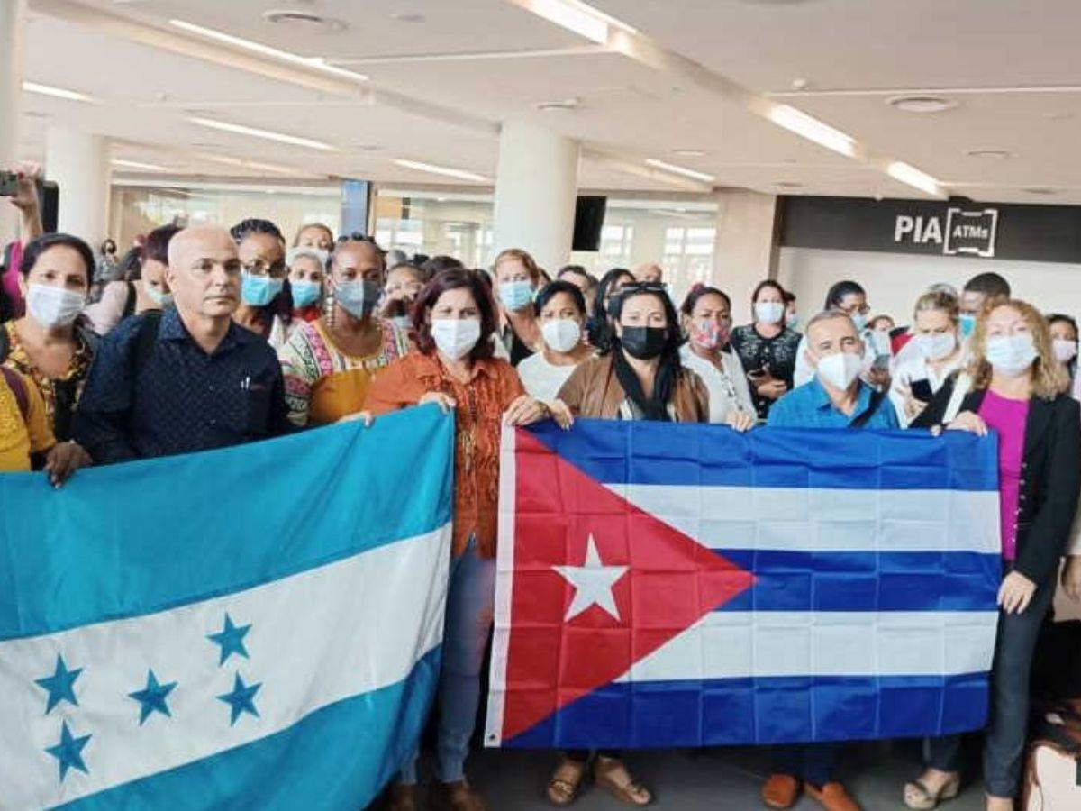 Académicos rechazan el pago de L 10,000 a los maestros cubanos