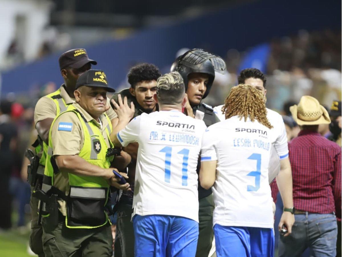 Lo que dice prensa salvadoreña tras derrota ante tiktokers de Honduras: Fueron maltratados