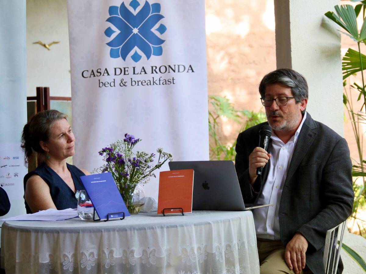 Poetas de Los Confines leen sobre el duelo, la niñez y el exilio previo a la inauguración del festival