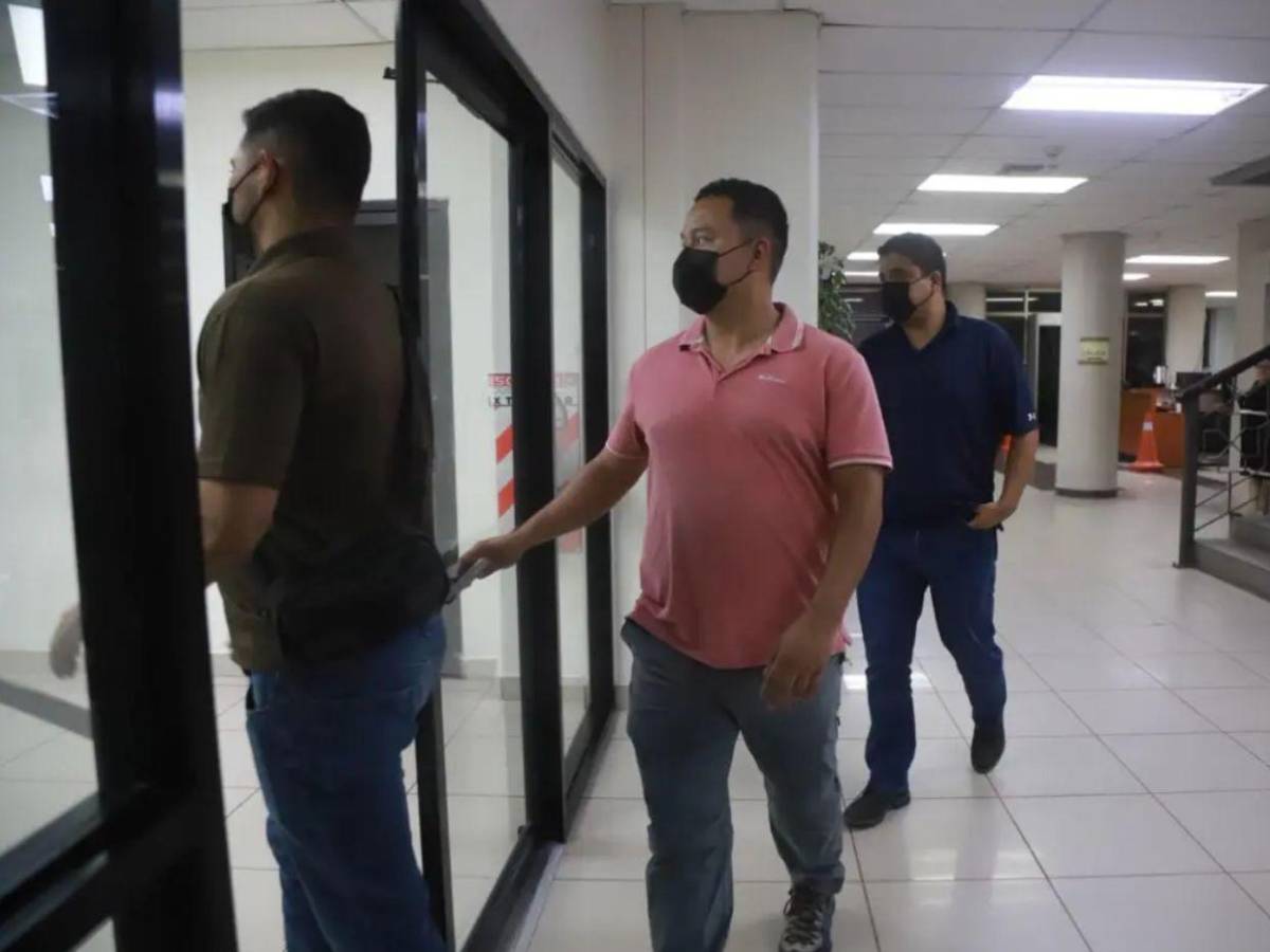Agentes de la DAET se entregan; investigan si droga era para implantar pruebas a detenidos