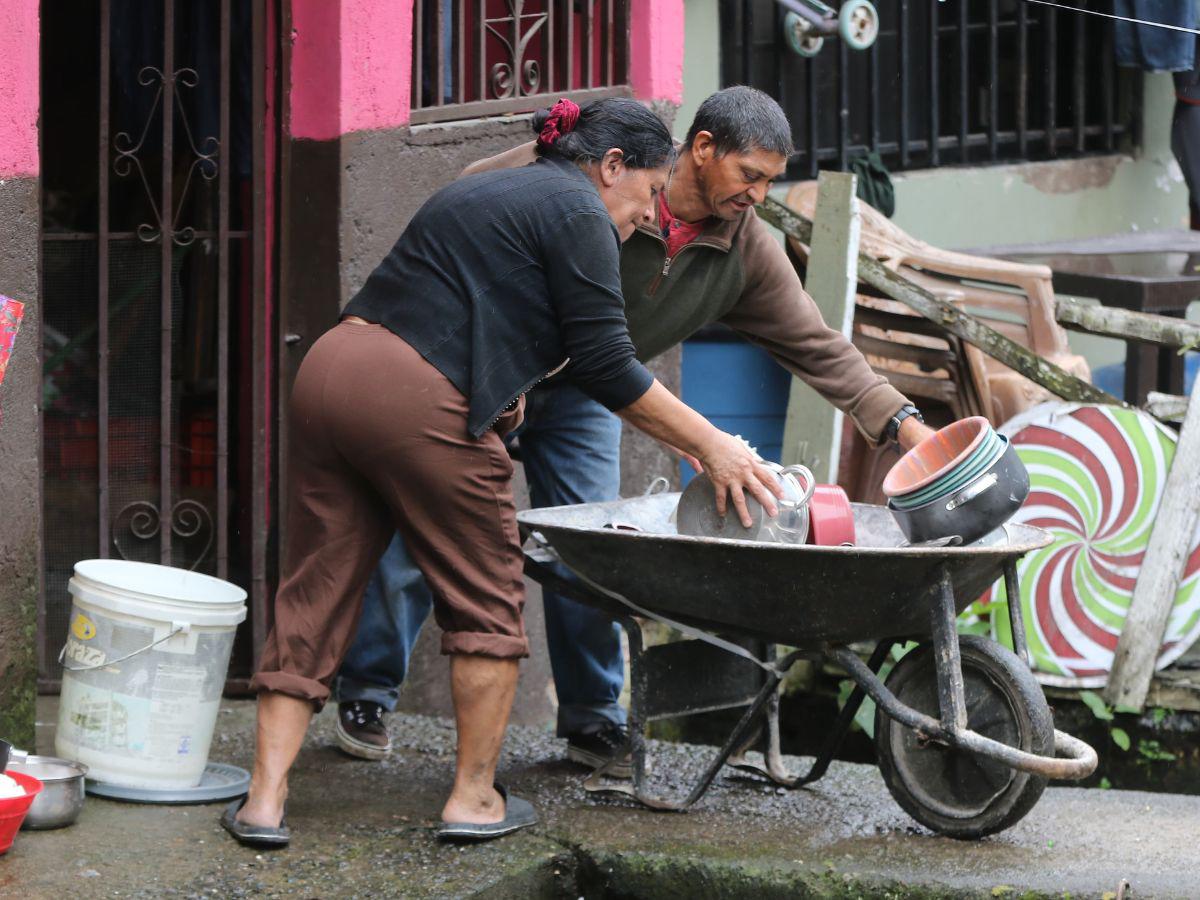 Lluvias por tropical Sara provocan deslizamientos colonia La Peña de la capital Lluvias por tropical Sara provocan deslizamientos colonia La Peña de la capital