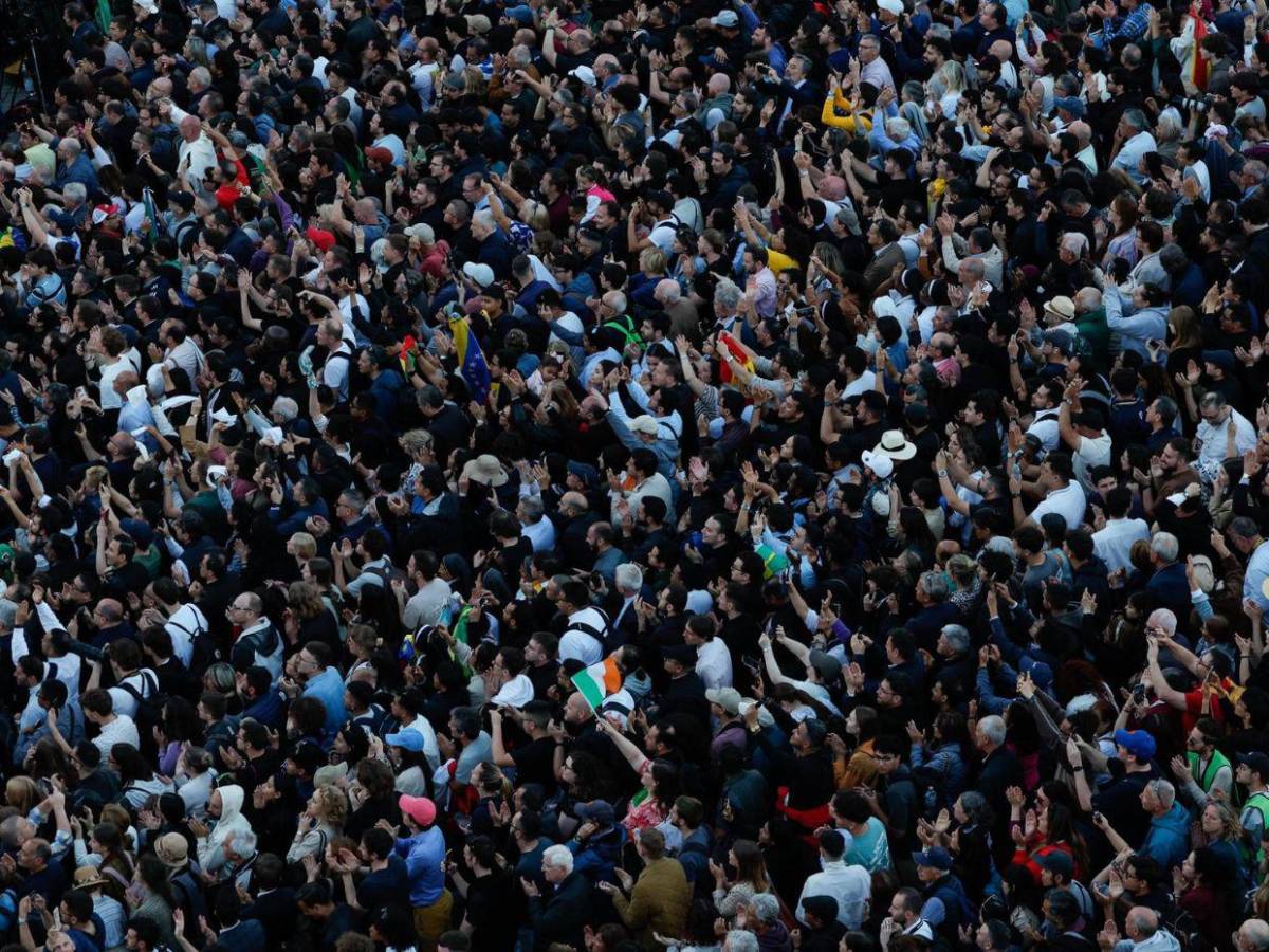 Multitud histórica: más de 150,000 personas recibieron al Papa León XIV