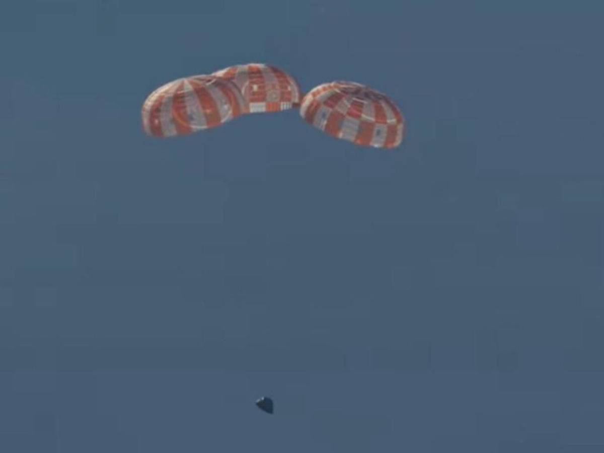 Las imágenes que dejó el amerizaje de la misión Artemis II