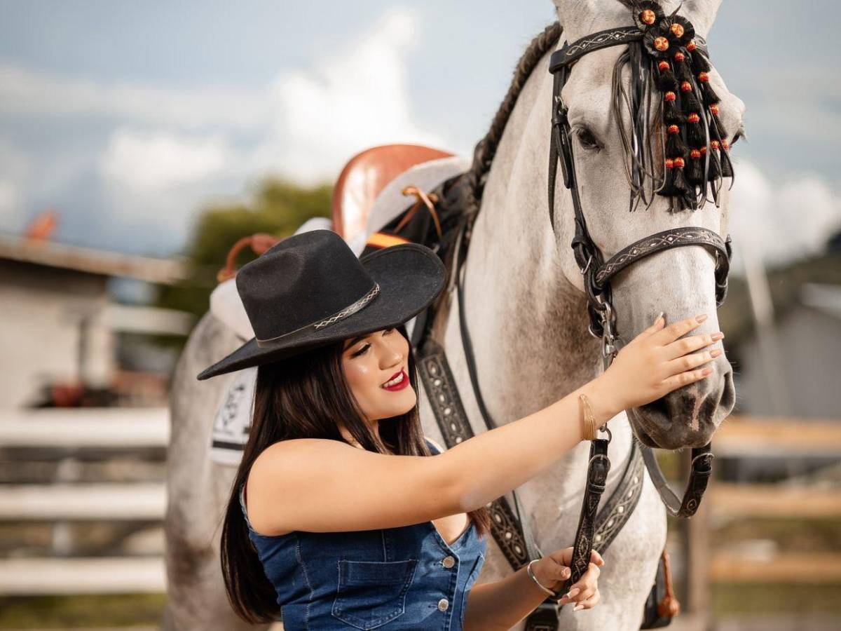 Con el apoyo de su comunidad, Allison Rodríguez se consagra como Reina Ferisamc 2025