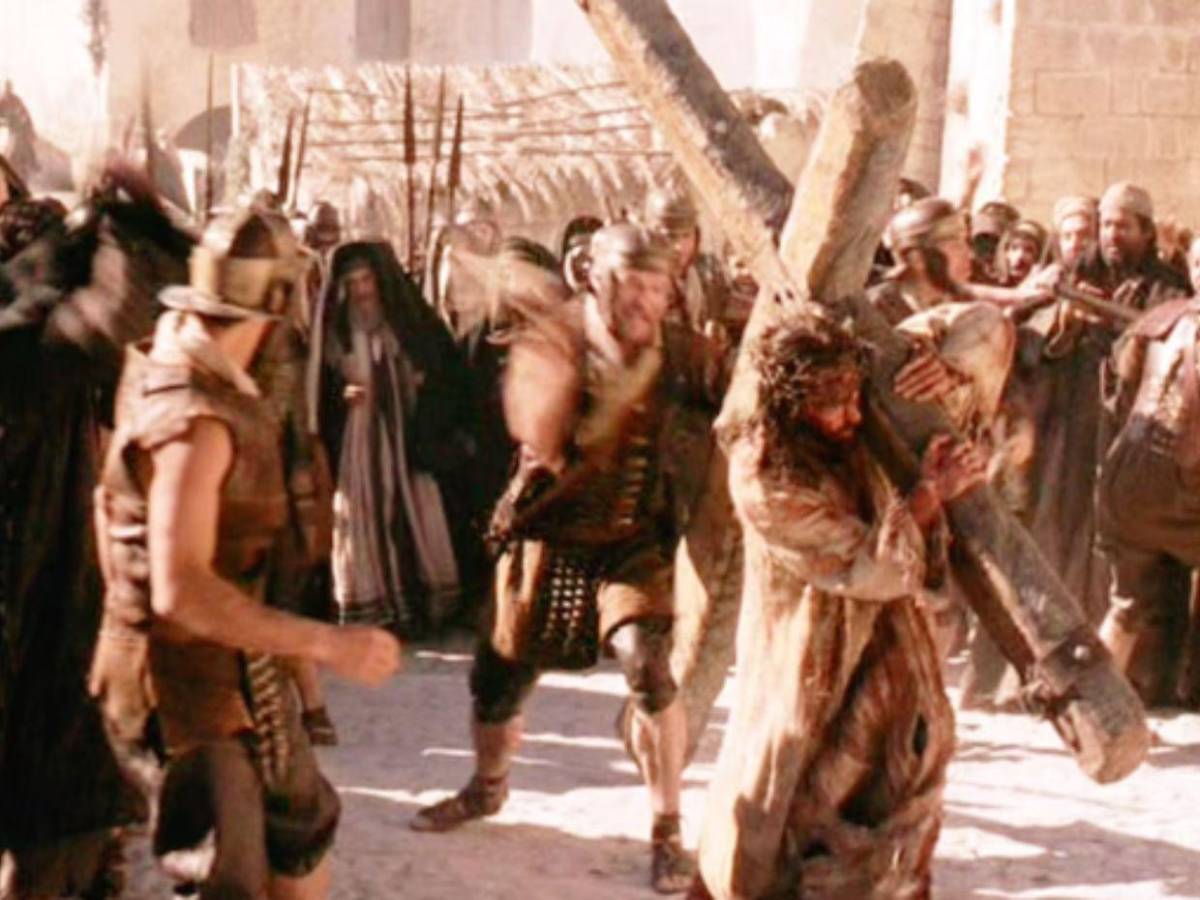 Un rayo, un latigazo y una infección pulmonar: lo sufrido por Jim Caviezel durante el rodaje de “La pasión de Cristo”