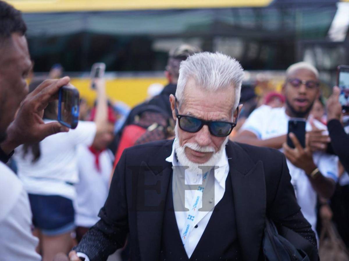 ¡Derrochando flow! La elegancia de El Loco de la Selva en el partido de tiktokers de Honduras vs El Salvador
