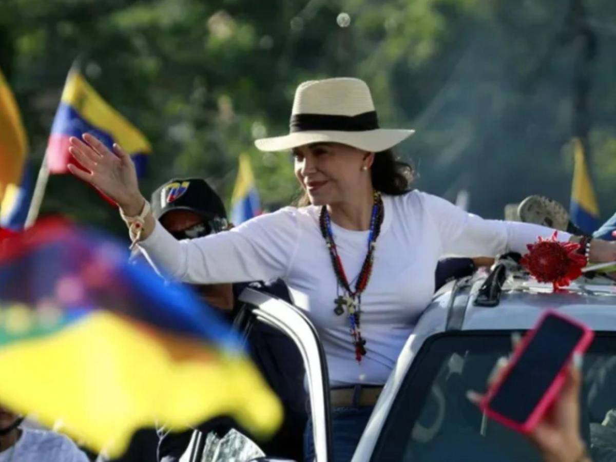 Una ruta secreta y un mensaje confirmando su paradero: ¿Cómo salió María Corina Machado de Venezuela?