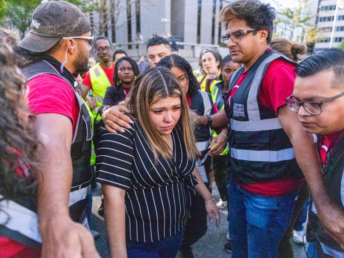 Protestan ante corte donde Kilmar Ábrego fue detenido tras audiencia