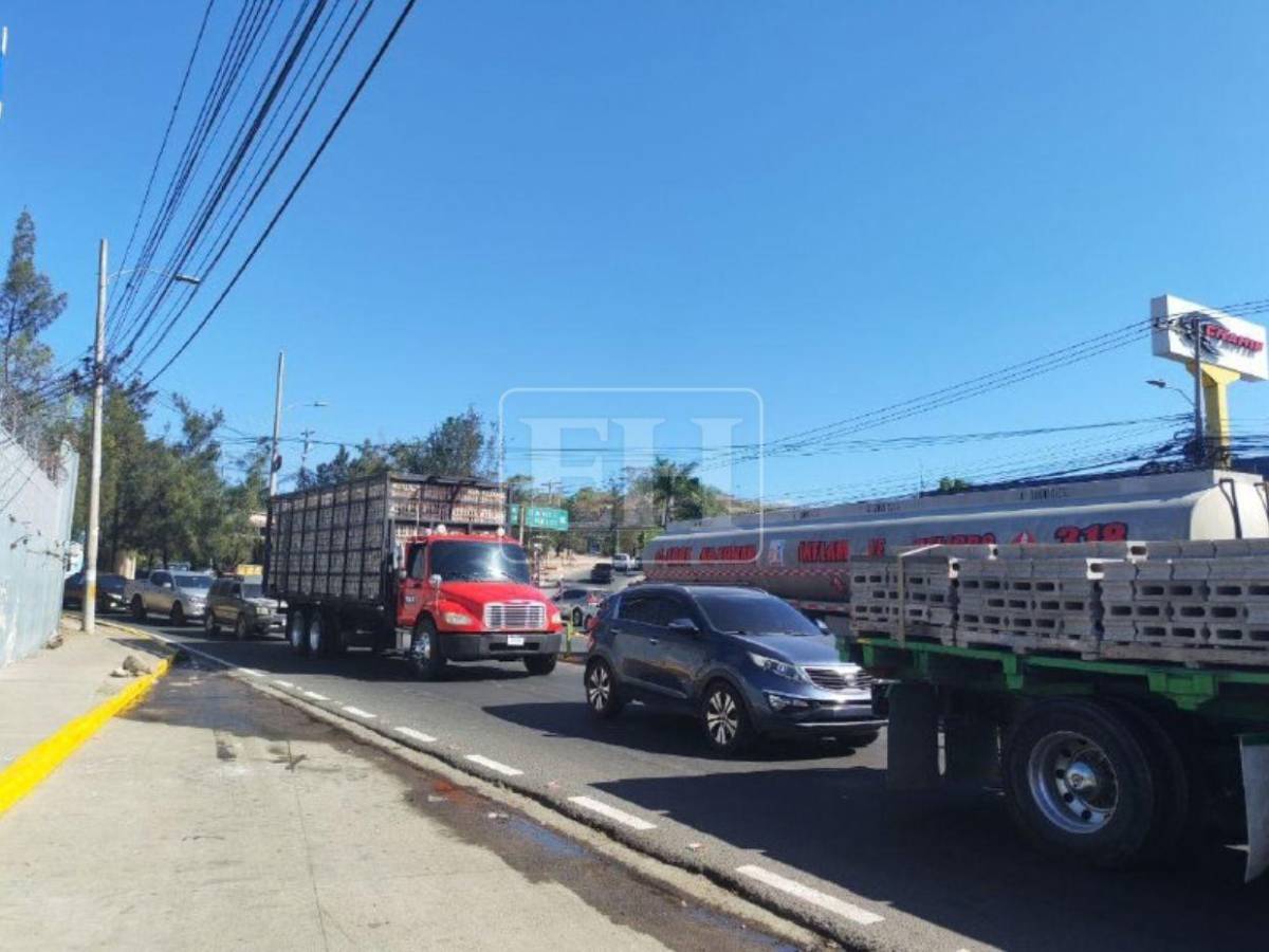 Infernal tráfico colapsa la salida al sur de Tegucigalpa