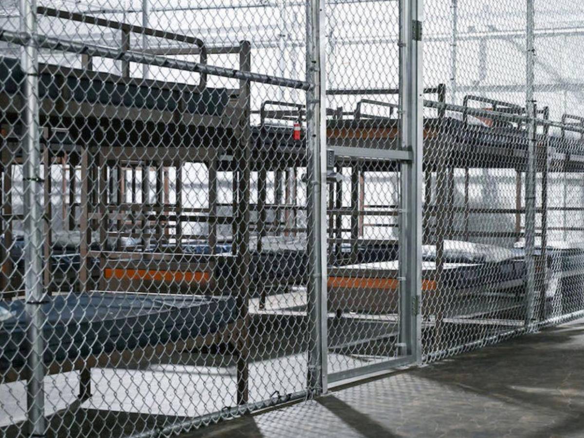 ¿Quién es el hondureño que denunció tratos degradantes en Alligator Alcatraz en EE UU?