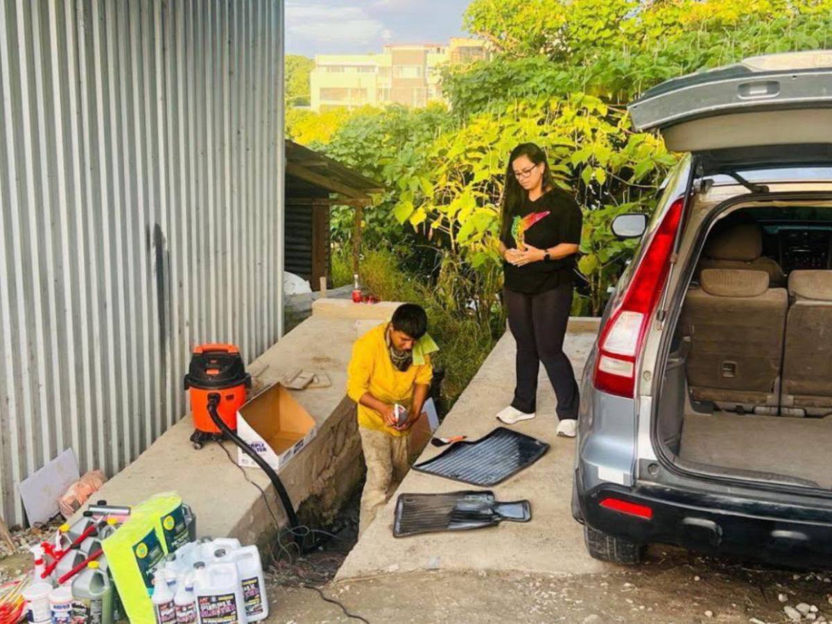 Luego que joven le rechazara L20 mil, Isis Cuéllar ahora entrega L100 mil en Copán