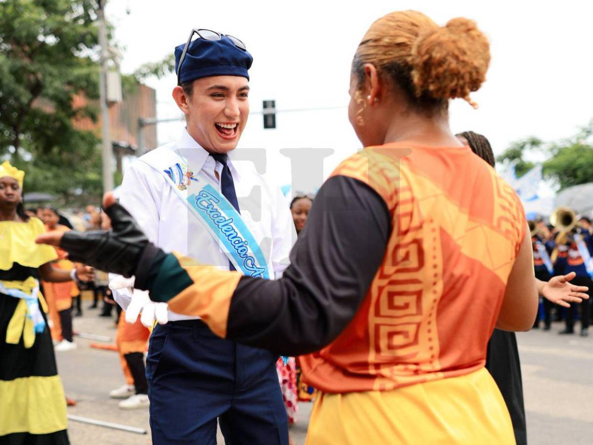 La Bicha Catracha se roba el show en los desfiles de San Pedro Sula