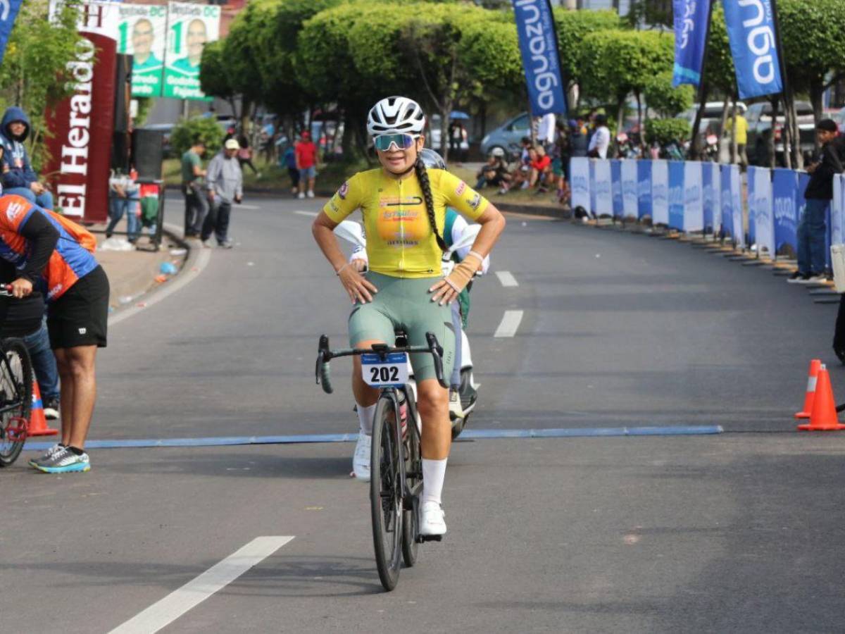 Karen Amaya se convierte en la bicampeona de la élite femenina en la Vuelta EL HERALDO 2025