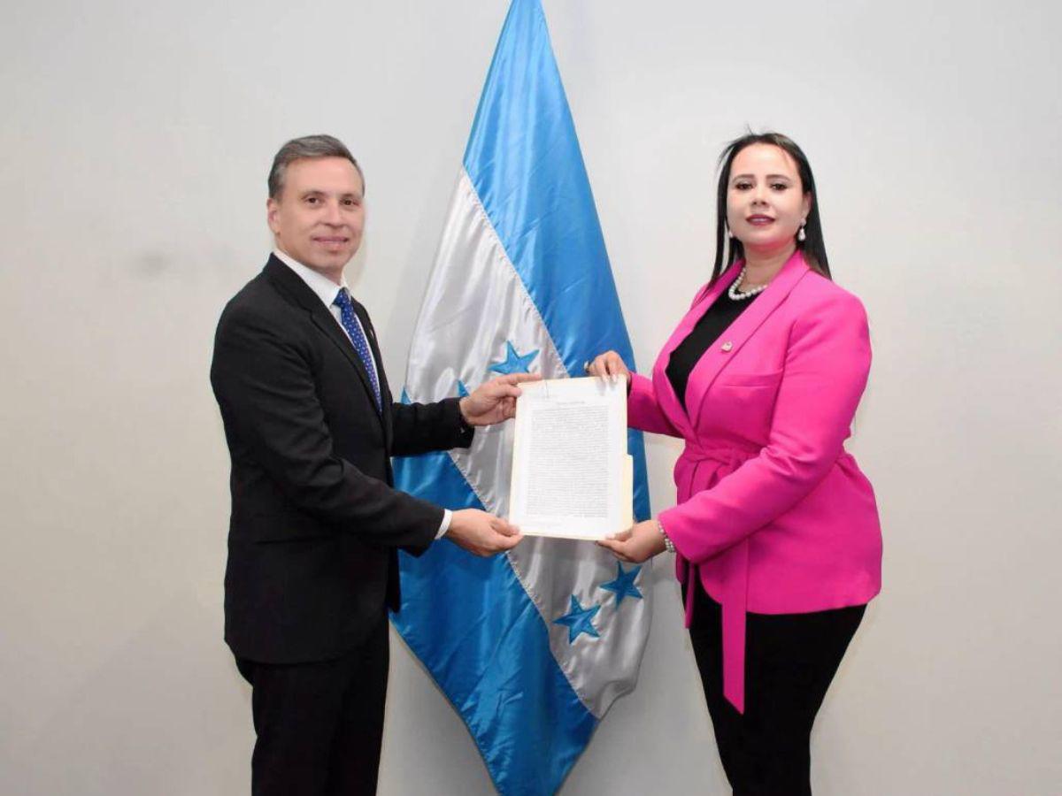 Sarahí Cerna pretendía realizar sesión en hotel más caro de Honduras, según Carlos Aguilar