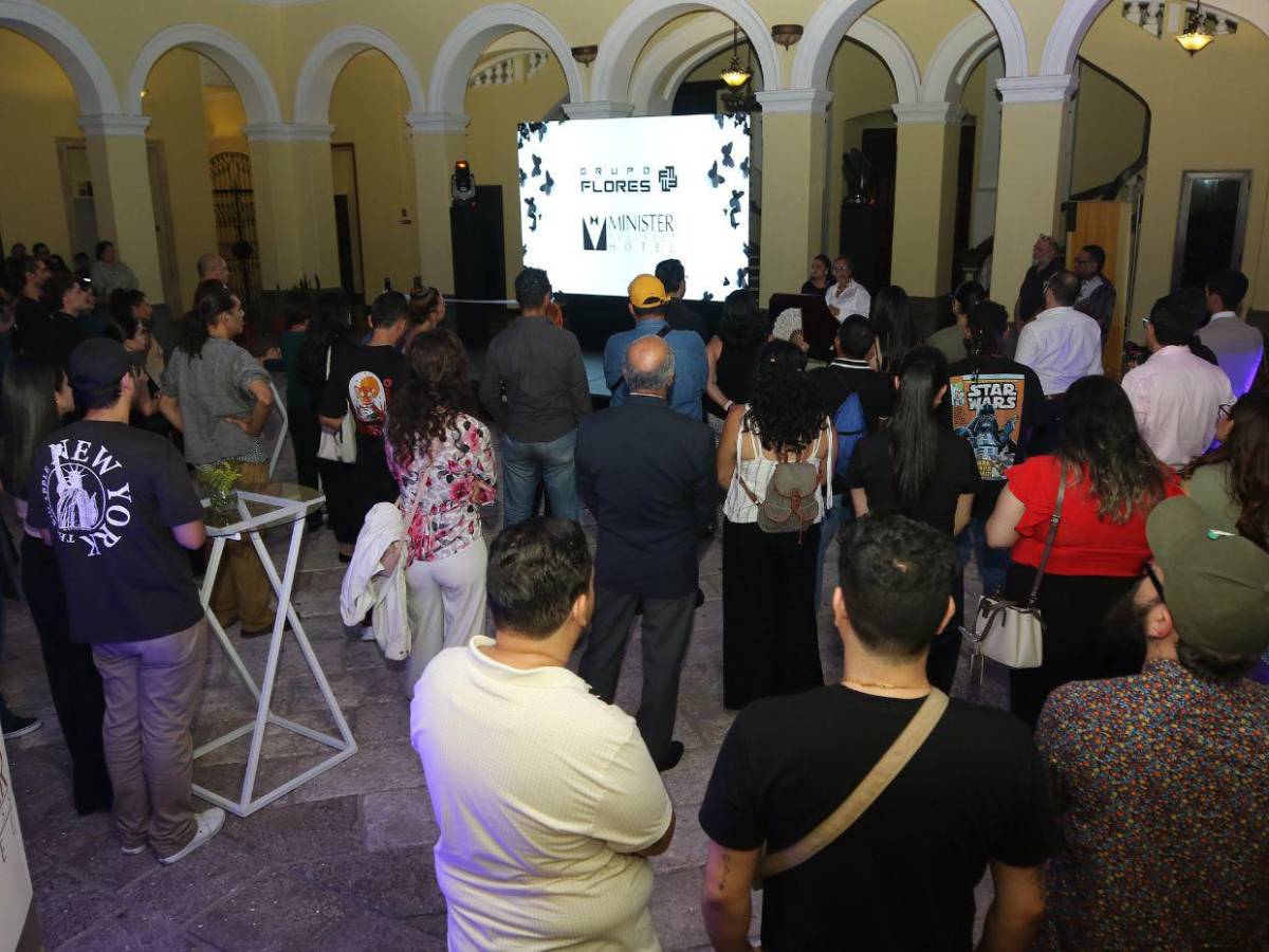 Nube negra: Un bivaque surrealista de 30,000 mariposas de papel invaden el MIN