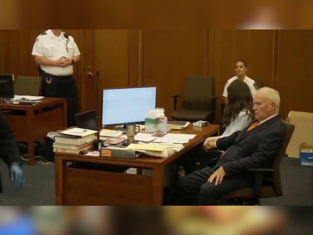 Lindsay Clancy rompe en llanto durante juicio al escuchar cómo intentaron salvar a su bebé