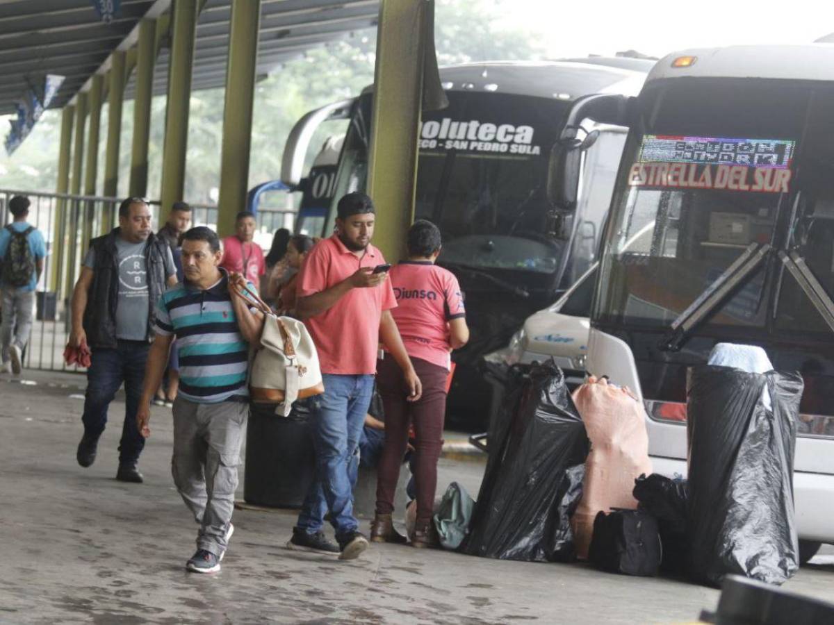 Sampedranos abarrotan la Central Metropolitana a horas de elecciones generales