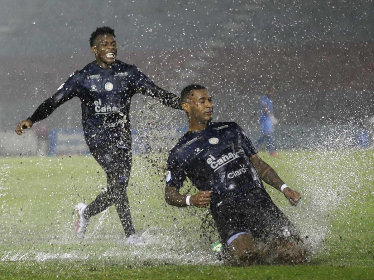 Real España derrota a Vida con doblete de Small