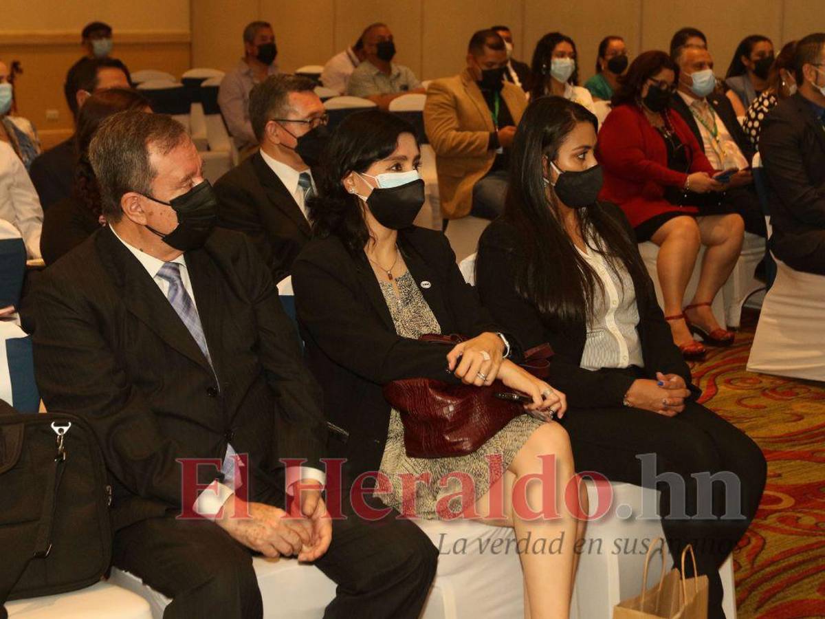 El coloquio contó con la participación de diplomáticos, funcionarios, empresarios y académicos.