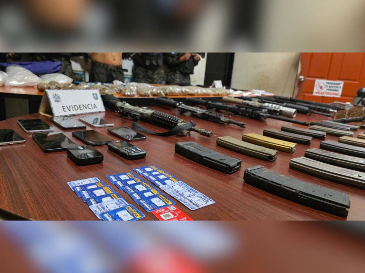 Fusiles AR-15, droga y equipo tecnológico: así fue el fuerte decomiso en residencial de San Pedro Sula