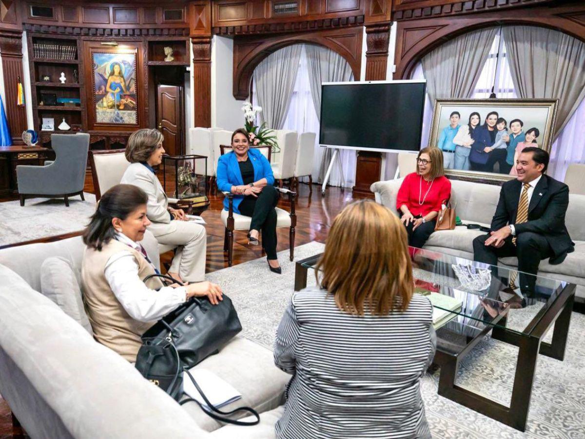 Xiomara Castro y presidenta del Cohep acuerdan mantener diálogo sin confrontación