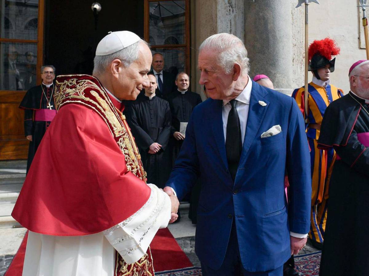 Rey Carlos III y papa León rezan juntos en la Capilla Sixtina: así fue el encuentro en el Vaticano