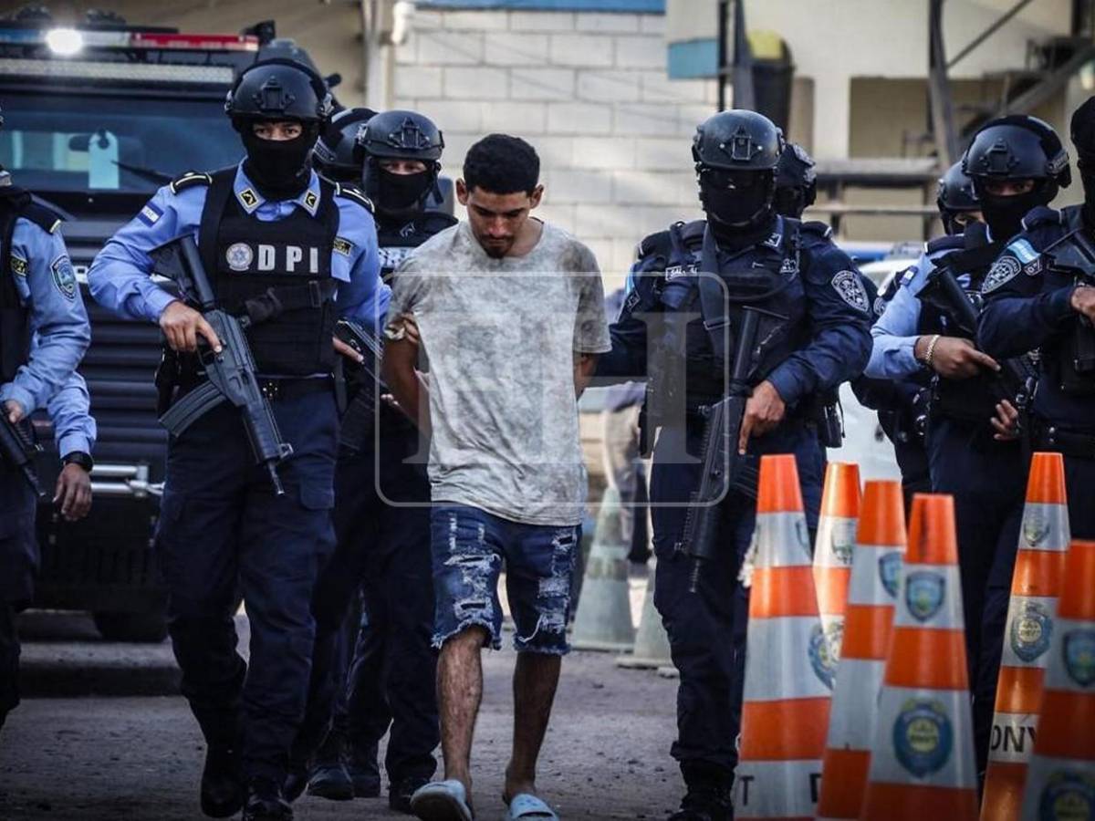 Trasladan a la capital a los dos supuestos sicarios del Cartel del Diablo
