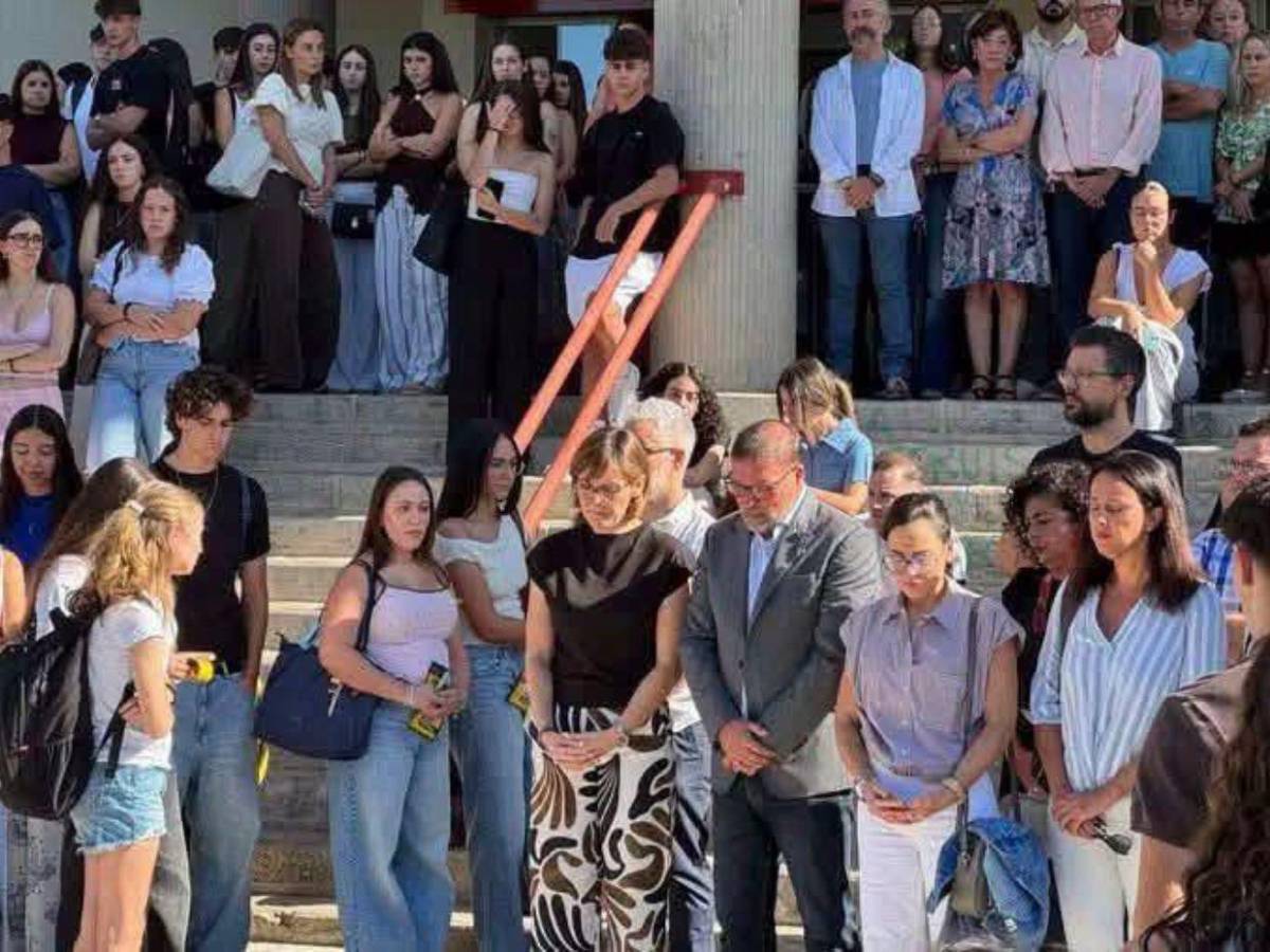 Duelo y un minuto de silencio en España tras el asesinato de estudiante en México