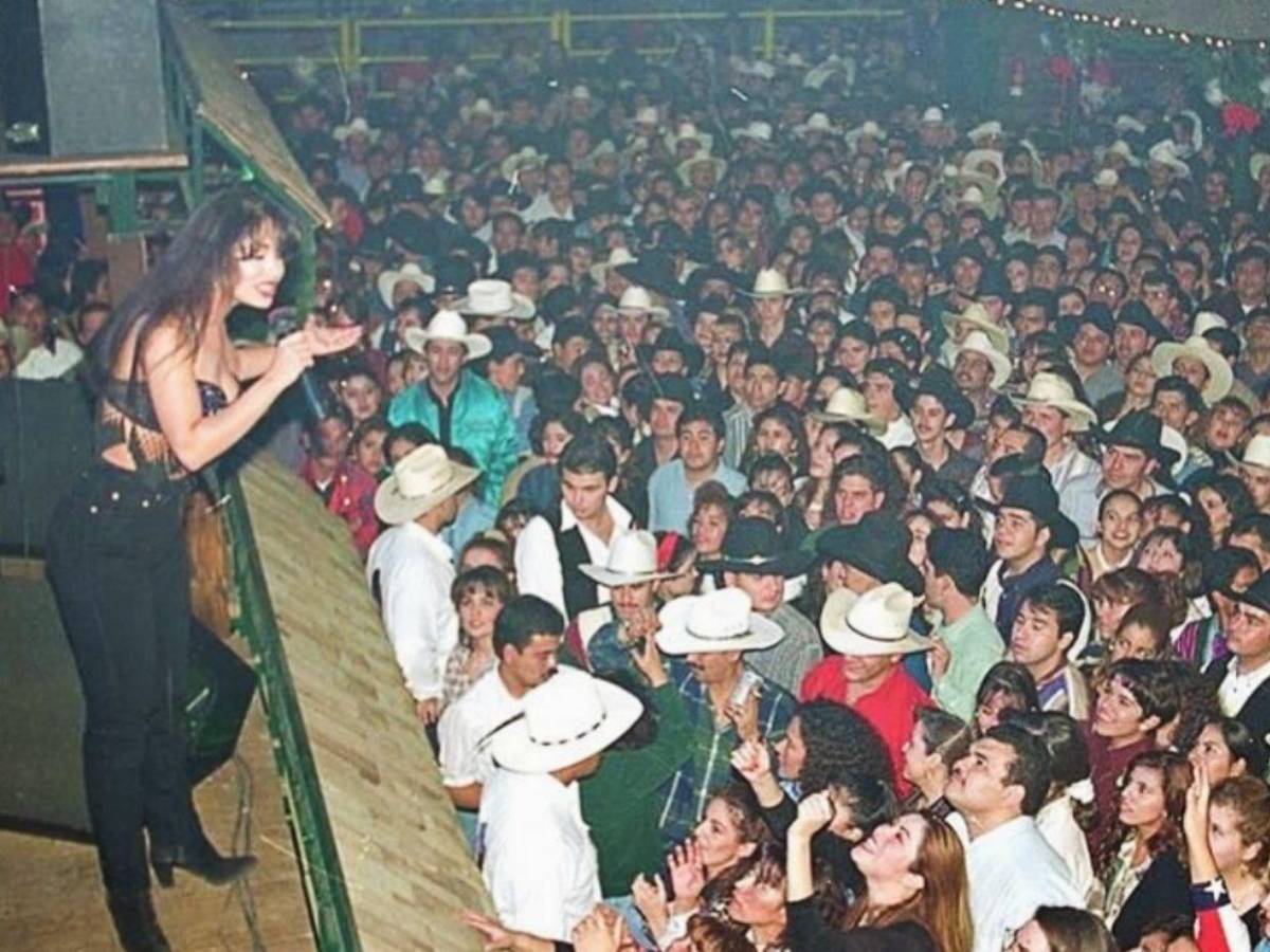 El legado de Selena Quintanilla revive en una exhibición inédita del Museo Grammy