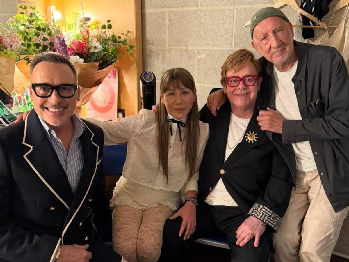 Elton John simula hospitalización en Instagram y anuncia Spinal Tap II