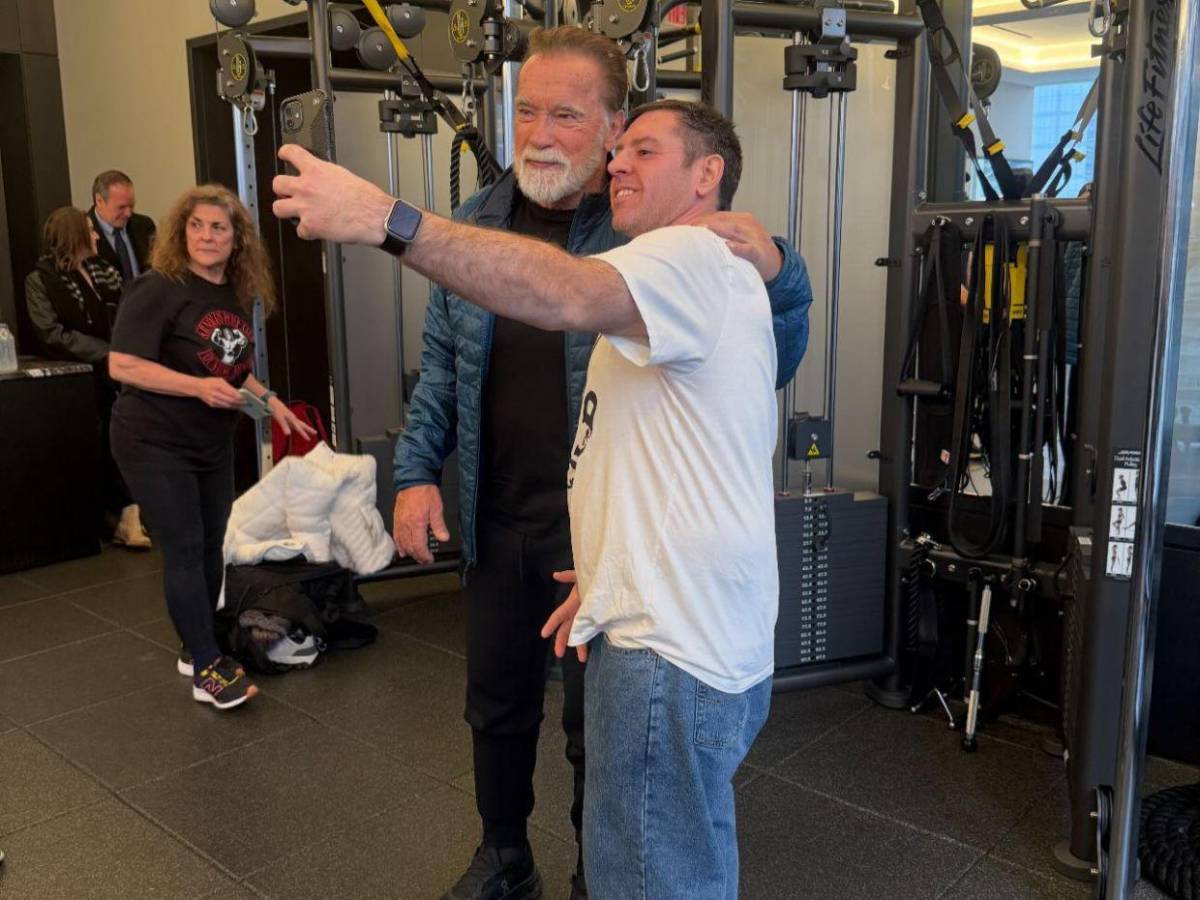 El hijo de Schwarzenegger sigue sus pasos y se convierte en campeón de culturismo