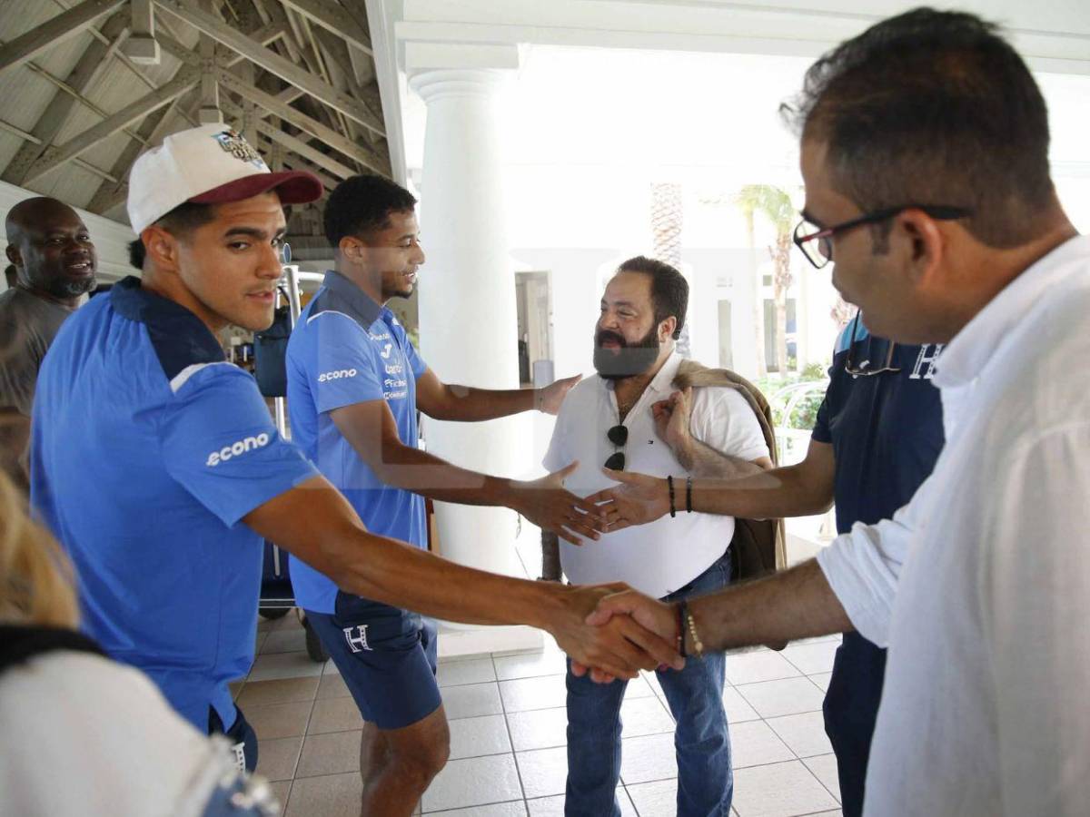 Luis Redondo lleva a su pareja y a diputado suplente a Curazao para el Haití vs Honduras