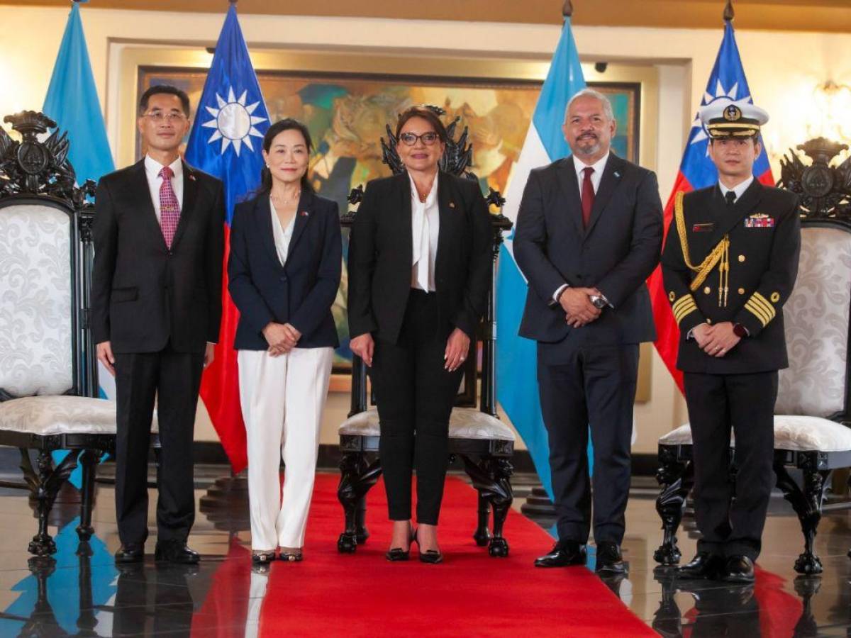 Xiomara Castro recibe cartas credenciales de la nueva embajadora de Taiwán