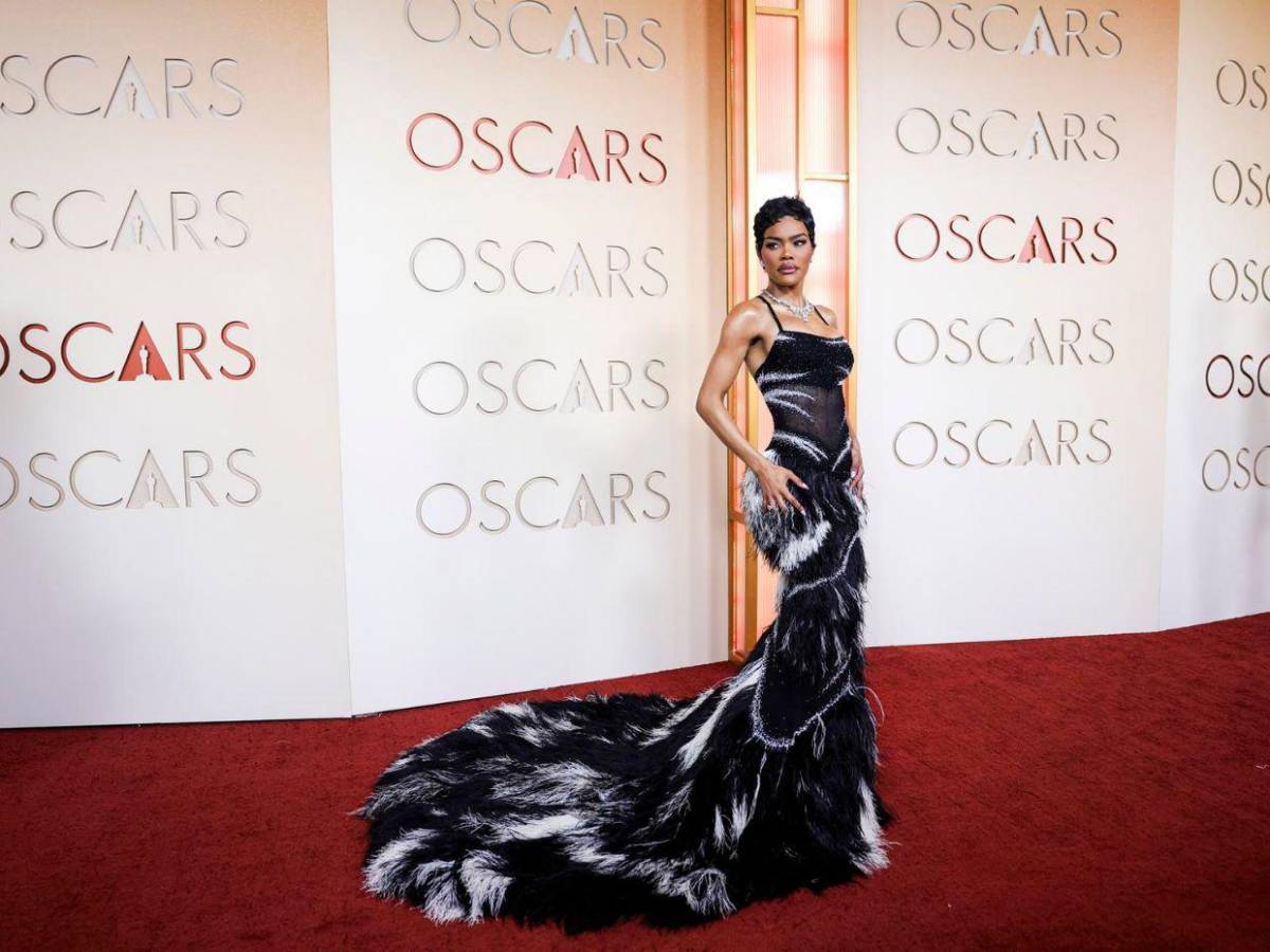 Los looks con plumas que dominaron la alfombra roja de los Oscar 2026