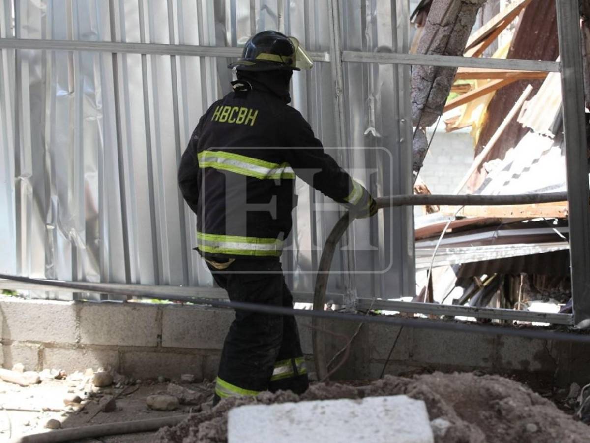 La incansable labor de cuerpos de socorro tras tragedia en Villa Nueva