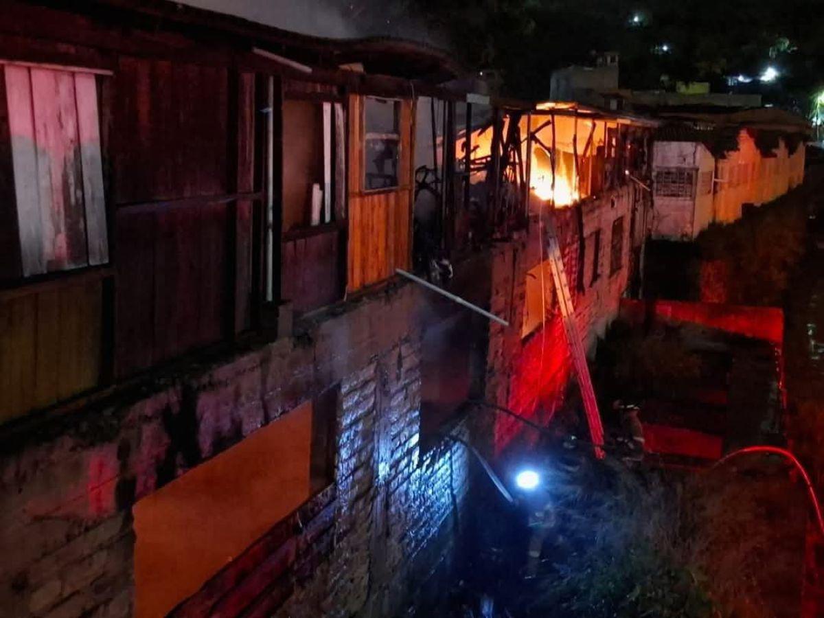 ¡Negocios calcinados! Lágrimas y desesperación: vendedores se enfrentan a la tragedia del incendio