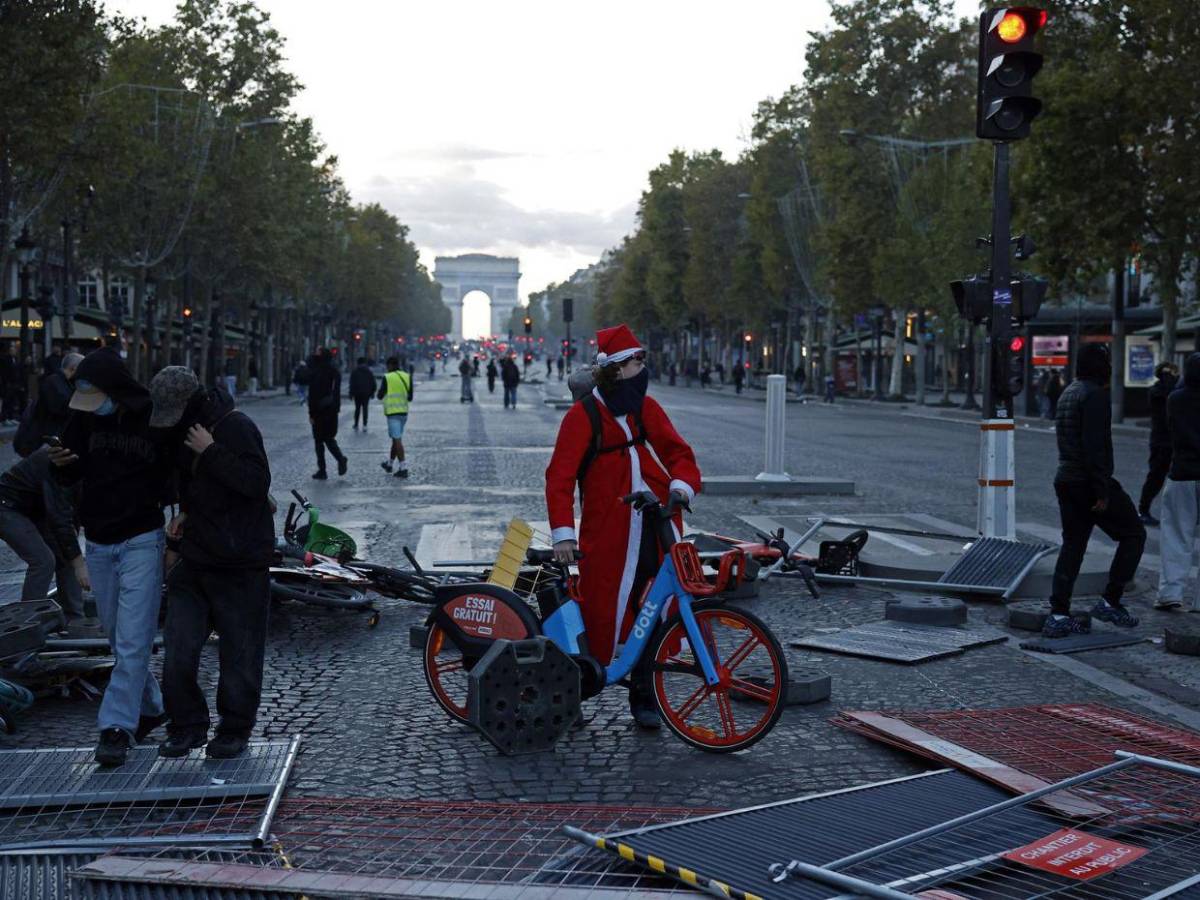 400 personas detenidas en otra jornada de protesta masiva en Francia
