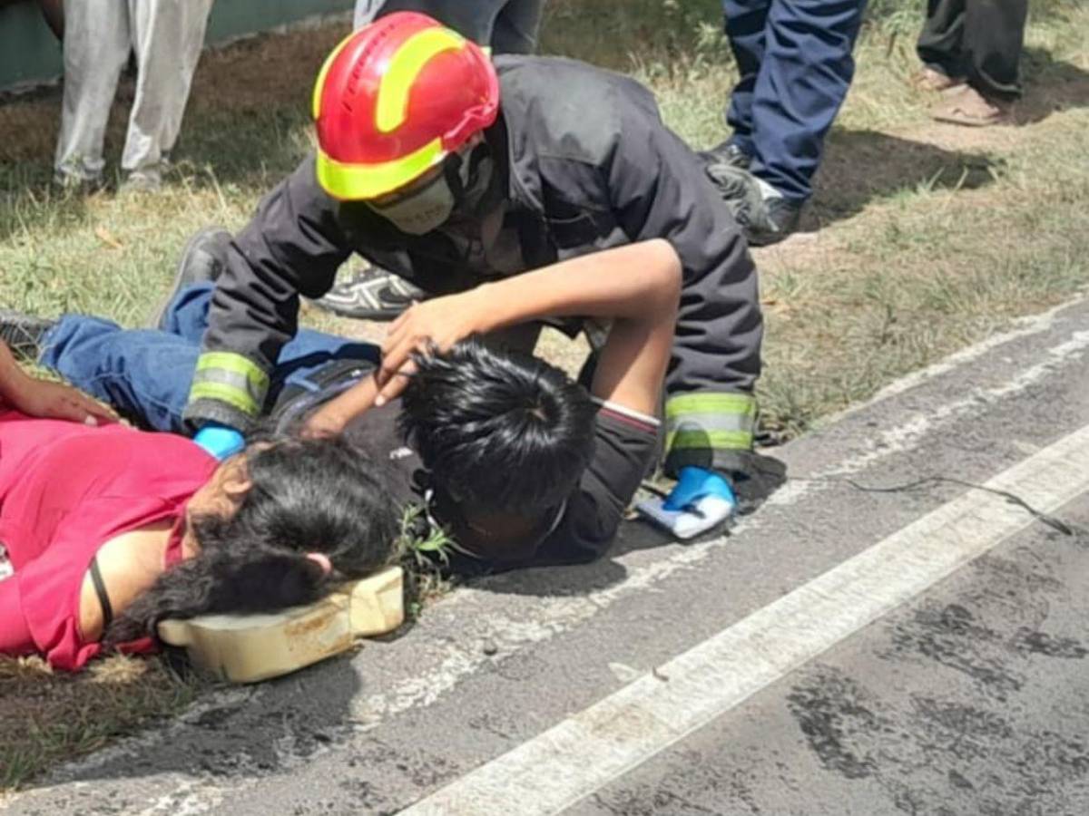 Las imágenes del accidente de dos vehículos en Valle de Ángeles; hay 6 heridos