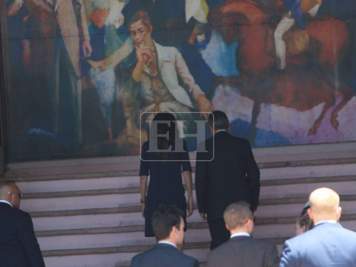 En fotos: así fue la llegada de Kristi Noem a Casa Presidencial