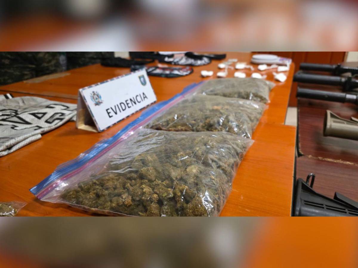 Fusiles AR-15, droga y equipo tecnológico: así fue el fuerte decomiso en residencial de San Pedro Sula