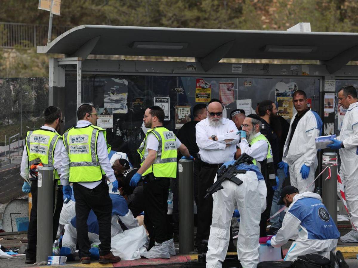 Atacantes eran dos y llegaron en un carro: ¿qué se sabe del atentado en Jerusalén?