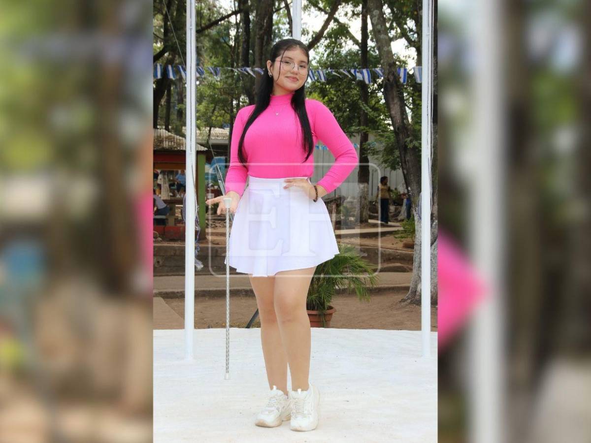 Con elegancia y precisión, palillonas del INTAE preparan su presentación para el 15 de septiembre