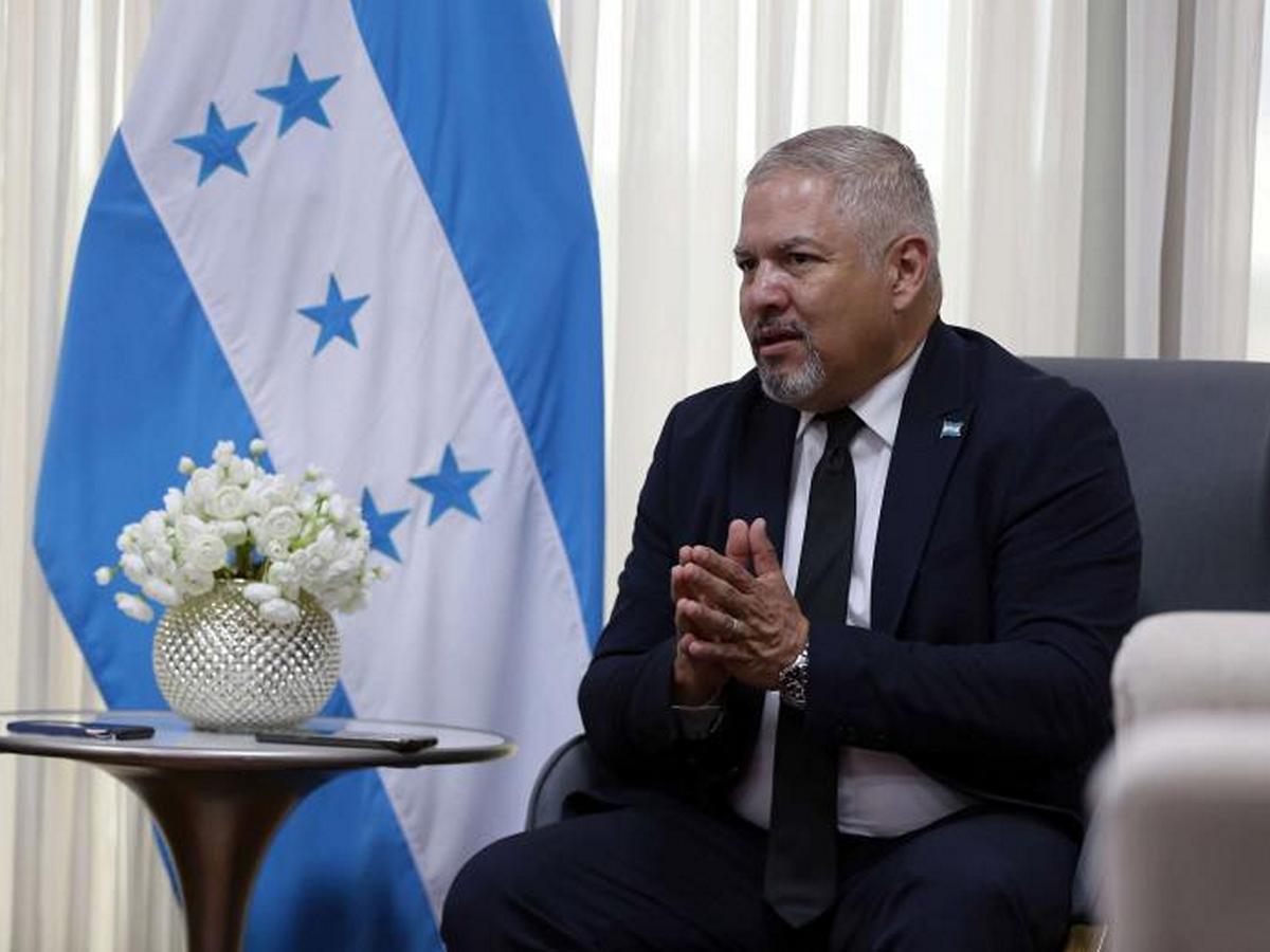 Canciller cita a la embajadora de EUA para discutir “injerencia”