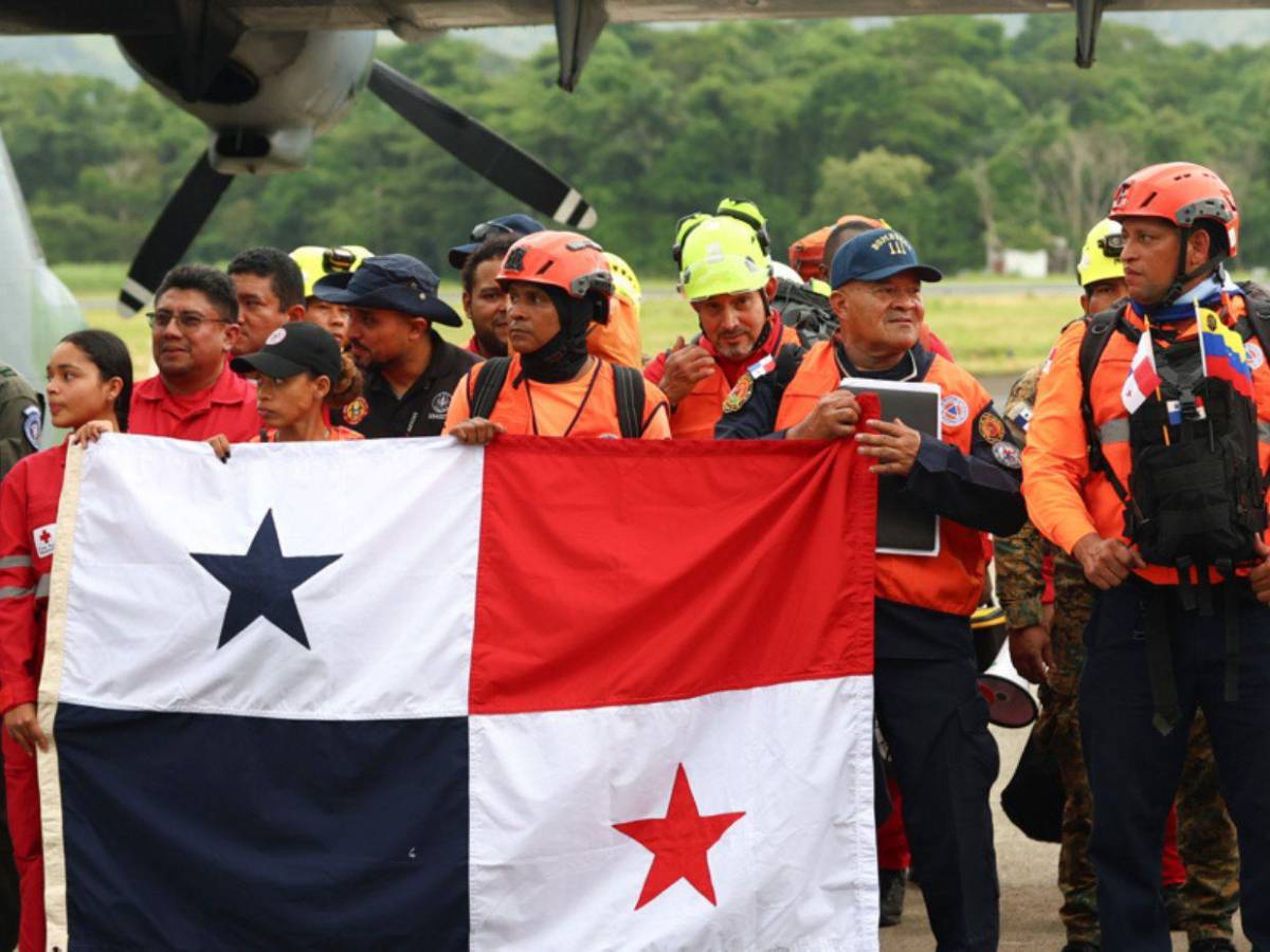 Venezuela condecora a rescatistas de más de 20 países por su apoyo tras los terremotos