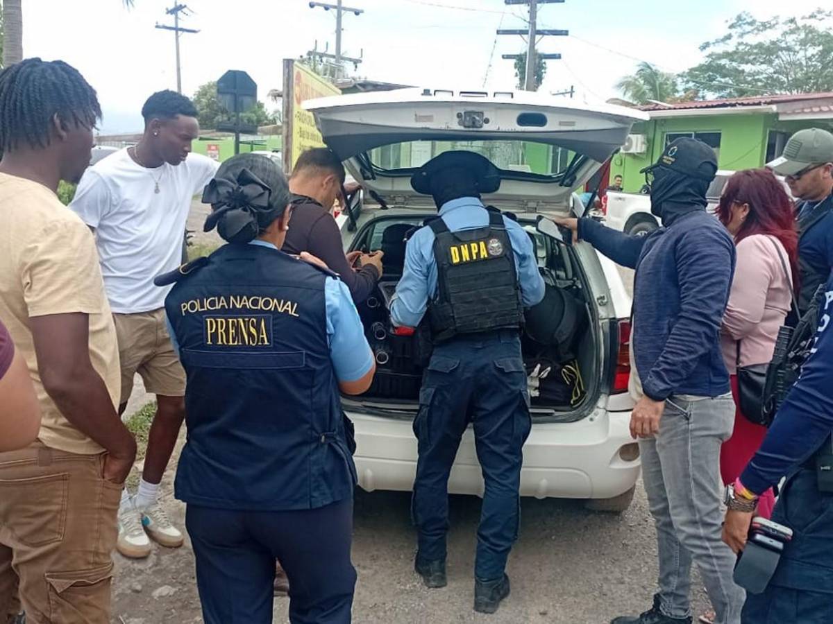 Con un millón de lempiras embalados capturan a tres hombres en muelle de cabotaje de La Ceiba